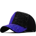 Berretto da baseball con strass blu e neri scintillanti per donna su sfondo bianco - Regolabile / Blu