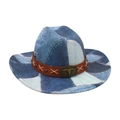 Chapeau de cowboy western en denim patchwork avec crâne de taureau et bande cloutée - Style de Ceinture en Cuir Marron Crâne de Taureau / Bleu clair