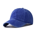 Detail van gewassen katoenen baseballcap met focus op stoftextuur en fijn stiksel - Verstelbaar / Saffierblauw