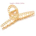 Dettaglio della grande pinza per capelli in metallo dorato con design a catena, 11x5cm - ZJ006 Catena / Oro