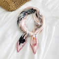 Sciarpa di seta plissettata rosa con stampa floreale geometrica e raso - Motivo a Cuore Rosa