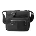 Borsa a tracolla uomo nera capiente con tasche multiple in nylon ultra resistente - Nero