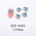 Vue détaillée de charm à ongles cœur bleu de 11x9mm avec cadre métallique argenté ciselé - Base Argentée - Zircon Bleu Lac (9569)