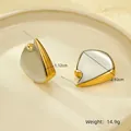 Detaillierte Maße der unregelmäßigen Ohrringe in Gold- und Silber-Bicolor-Optik - 18K Vergoldet