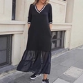 Dettaglio di un abito elegante con scollo a V, patchwork in mesh e polsini a righe a contrasto - S / Nero