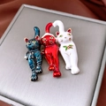 Tre spille gatto natalizie in smalto rosso, blu e bianco con placcatura in oro 18k - Spilla 82# - Bianco - Rosso - Blu