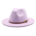Lavendelkleurige vilten fedora hoed met brede rand en bruine leren riem met gouden gesp - M (56-58cm) / Taropaars