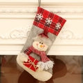 Grauer Weihnachtsstrumpf aus Filz mit Plüsch-Schneemann und rot-kariertem Umschlag - Schneemann Weihnachtssocke