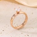 Elegante roségouden solitaire ring met zirkonia in vierpotige zetting op gladde band - US 6 / 4mm Roségoud Gladde Stijl (KR100646-K)