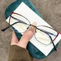 Cat-eye brilmontuur G98-022 met bordeauxrode bovenrand en zwart metalen pootjes - Wijnrood Zwart Montuur