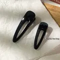 Set of two 6cm glossy black triangular hair clips with anti-slip duckbill design - Small (2 Pieces/Pack) / Black