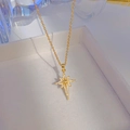 Elegante goldene Titanstahlkette mit funkelndem Zirkonia Nordstern-Anhänger für Damen - Goldener achtzackiger Stern