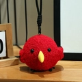 Porte-clés oiseau en peluche rouge, texture bouclée avec cordon noir et anneau - Moineau des Neiges Rouge