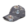 Detail der gewaschenen Denim-Basecap mit Strand-Print und Vintage-Texturen für Herren - M (56-58cm) / Schwarz