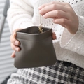 Graue Mini-Kosmetiktasche aus Kunstleder mit Automatikverschluss für Schmuck - Großes Dunkelgrau