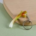 Realistischer Frühlingszwiebel-Schlüsselanhänger mit Farbverlauf und silbernem Metallring - Gebratene Frühlingszwiebel - Schlüsselanhänger (6,5 cm)