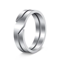 Minimalist silver interlocking hollow stainless steel ring with a geometric cut finish - US 7 / Silver