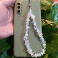 Dettaglio del laccetto per cellulare con perline di pietra naturale blu e chiara - Stile Pietra Frantumata Bianca e Blu-Bianca (款一)