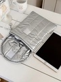 Housse matelassée argentée pour tablette iPad avec velcro et finition métallique - 11 Pouces (Housse Tablette) / Argenté