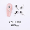 Dettaglio di ciondoli per unghie 6x9mm in lega d'argento con strass grigi su unghie rosa - Base Argento Strass Grigio Nero (AM81)