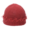 Bonnet en maille rouge foncé avec texture côtelée et design vintage à bords déchirés - M (56-58cm) / Rouge