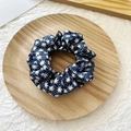 Elastic scrunchie hair tie in navy blue fabric with white daisy floral patterns - Navy Floral