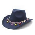 Détail d'un chapeau de cowboy en feutre bleu marine avec pompons bohèmes colorés - M (56-58cm) / Bleu marine