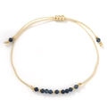 Bracciale intrecciato regolabile con perle blu sfaccettate e dettagli in metallo oro - Settembre-Zaffiro