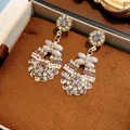 Dettaglio di orecchini vintage rotondi con cristalli viola in una scatola per gioielli - Oro-Viola (Con Perno in Argento)