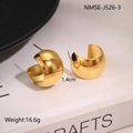 Detailansicht der polierten vergoldeten C-förmigen Ohrringe mit 1,4 cm Durchmesser Angabe - Goldene dicke C-Form Ohrringe (NMSE-J526-3)