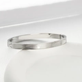 Dettaglio del bracciale in acciaio inossidabile argento con motivo corona e trama radiale - Color Acciaio
