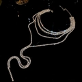 Luxuriöse mehrlagige Strasskette mit schimmernden Silberkristallen und Fransen für Damen - Silber