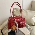 Borsa a cuscino vintage in vernice rossa con ciondolo a forma di cane e grande capienza - Con Ciondolo / Rosso