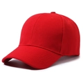 Dettaglio di un cappellino da baseball rosso in cotone con profilo laterale a 45 gradi - Rosso