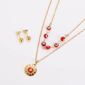 Détail de la parure Evil Eye dorée avec collier double couche et perles rouges chic - Or Rouge