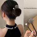 Détail d'épingle à cheveux élégante avec perles grises et strass sur base noire - Grand Paon Noir Fusil