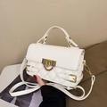 Petit sac à main blanc matelassé avec boucle dorée et bandoulière pour femme - Blanc Cassé