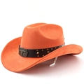 Detail eines orangen Wildleder-Cowboyhuts mit Nietband und Stierkopf-Metallschnalle - M (56-58cm) / Orange