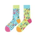 Asymmetrische Hip-Hop-Baumwollsocken mit bunten Fahrrad- und Blumenmustern in Blau und Grün - Fahrrad-Illustrationsstil (1026)