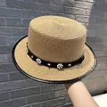 Cappello di paglia elegante con fiori di perle e bordo nero per la spiaggia estiva - M (56-58cm) / Cachi
