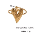 Vista detallada de anillo corazón dorado con banda trenzada y medidas 15mm x 17.4mm - Dorado (Sin Circonia)