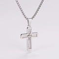 Detail van de zilveren kruishanger met dubbele laag en box-ketting op een witte achtergrond - 2.5mm*60cm Ketting / Staalkleur
