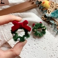 Handmade Christmas wreath plush brooches with red bows and pearls set of two - Pearl Ring Brooch / Approx 3.6cm