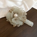 Élastique à cheveux fleur en maille vert clair avec perle blanche et accents dorés - Élastique À Cheveux N° 30 - Vert