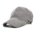 Primo piano dettagliato che mostra la trama verticale del velluto a coste grigio sul cappello - Grigio / M (56-58cm)