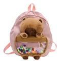 Mochila rosa infantil con carpincho de peluche y pompones de colores en ventana - Rosa