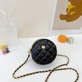 Bolso bandolera redondo acolchado negro para niña con camelia dorada y correa de cadena - Negro