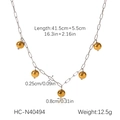 Detail der zweifarbigen Perlenkette mit einer Länge von 41,5 cm plus 5,5 cm Verlängerung - Silberne Kette Goldener Kugelanhänger Stil (HC-N40494)