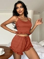 Detail von geripptem Loungewear-Set mit Rüschensaum und dekorativem Kordelzugbund - S / Rostrot