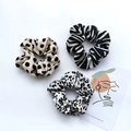 Lot de trois chouchous avec motifs à pois beige, zébrures et imprimés floraux - Ensemble de 3 Pièces (Pois Noirs sur Beige + Zèbre Noir + Léopard Blanc)